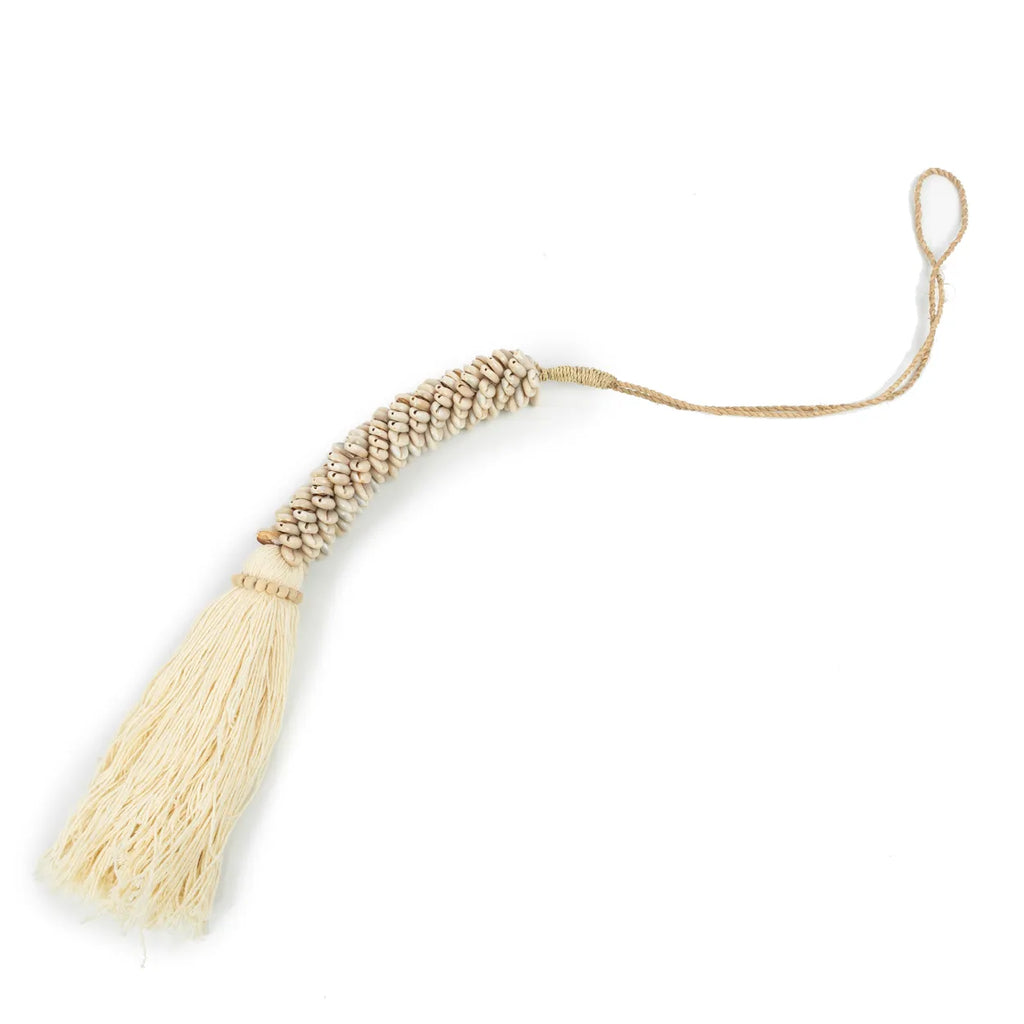 A decoração suspensa de búzios e algodão - Natural