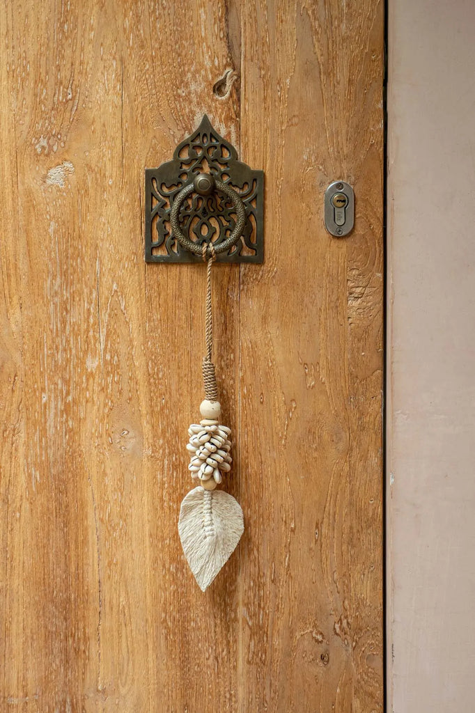 Decoração suspensa de folhas e conchas - Natural