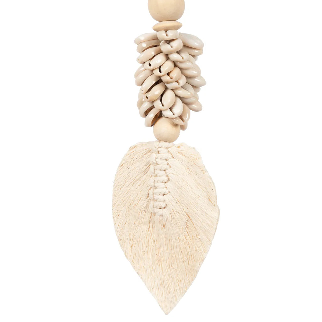 Decoração suspensa de folhas e conchas - Natural