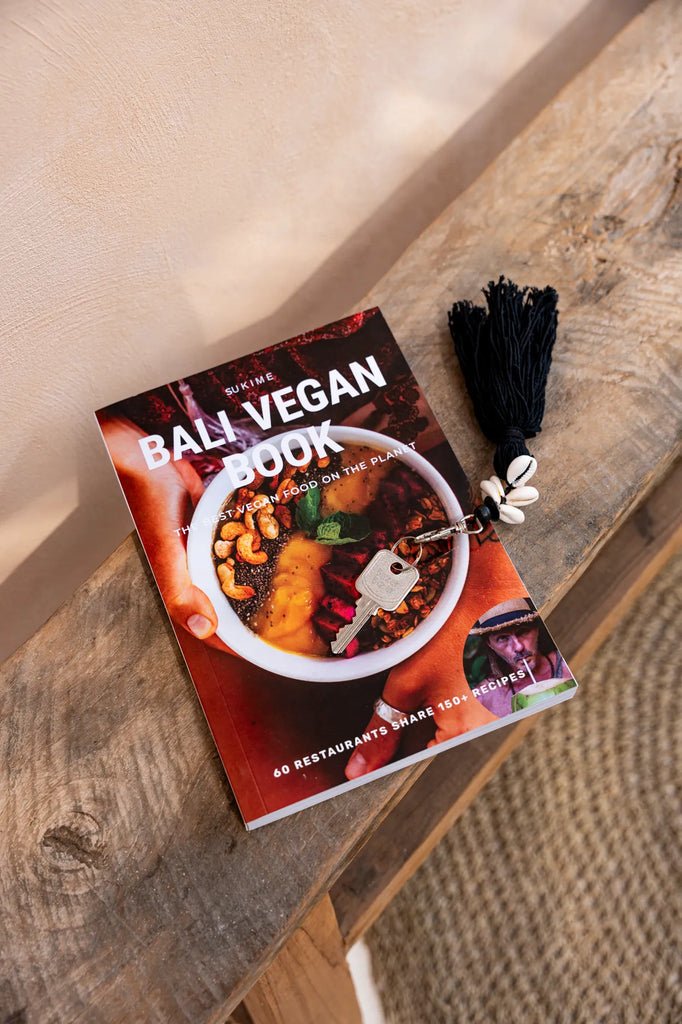 The Cowrie Tassel Keychain - Black - Balinaya