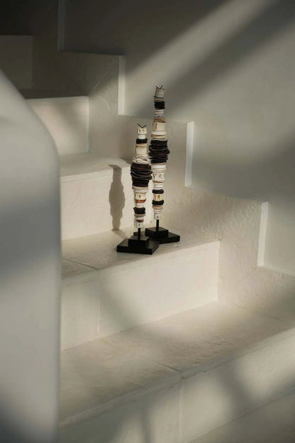 The "Money Shell" on Stand - Black White - M