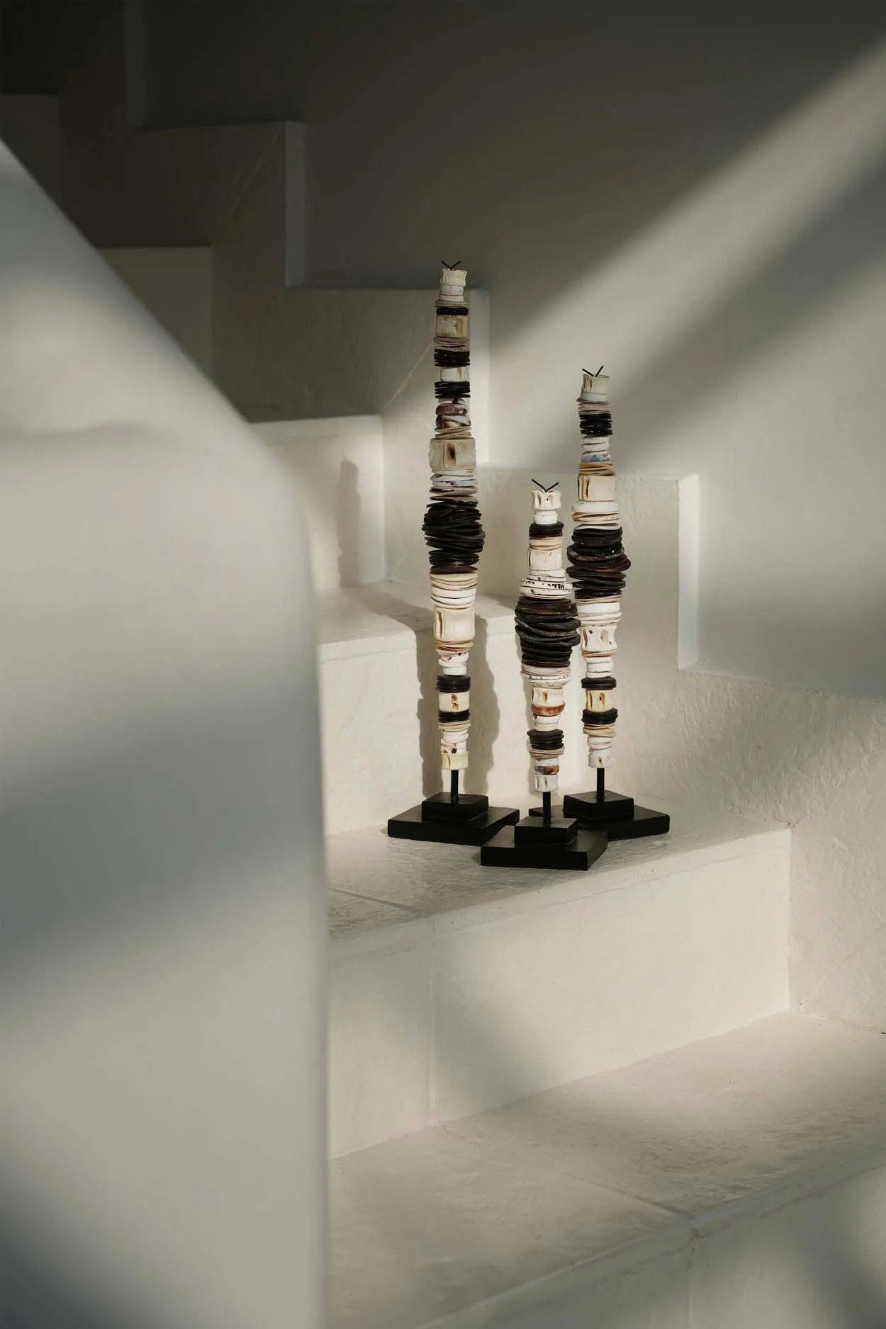 The "Money Shell" on Stand - Black White - M