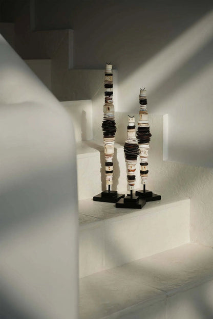 The "Money Shell" on Stand - Black White - M