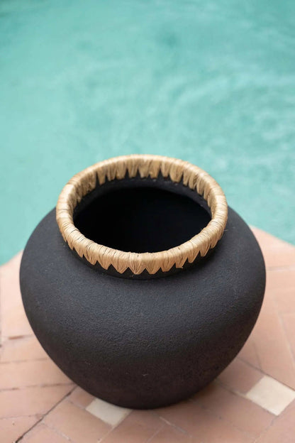 El jarrón "Styly" - Negro Natural - M