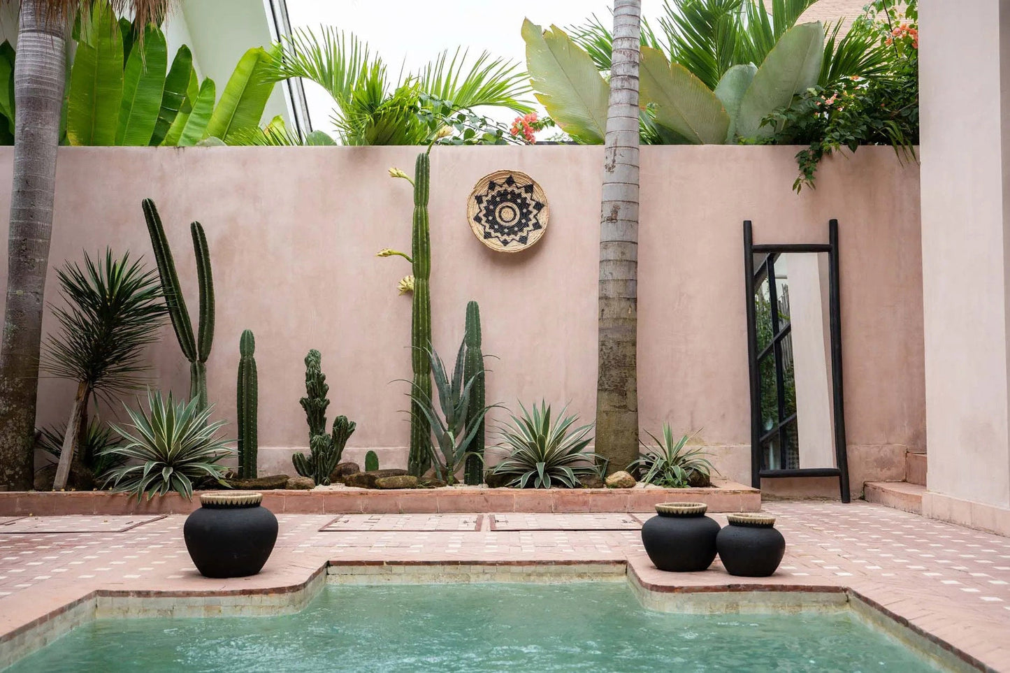 El jarrón "Styly" - Negro Natural - M