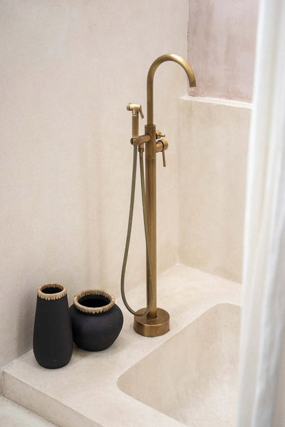 The "Styly" Vase - Black Natural - S