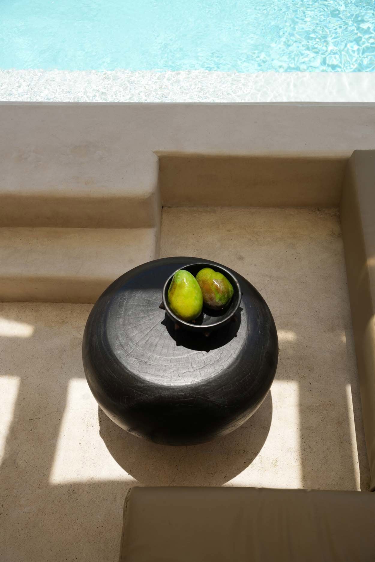 Mesa baja "Tutup" - Negra